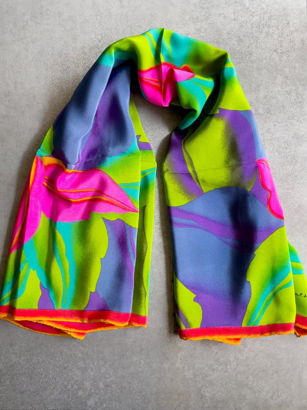 Vintage Saldarini Silk Scarf – Bold & Vibrant Floral Design - Picture 6 of 7